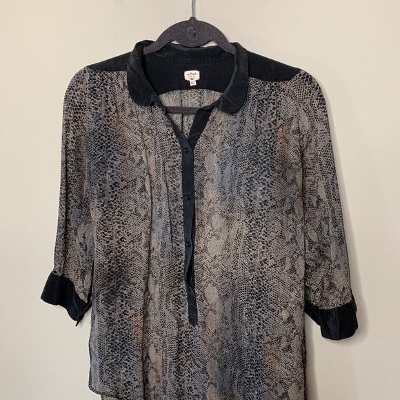 Aritzia Wilfred Silk Snake Skin Blouse Size‎ XS - Picture 3 of 4